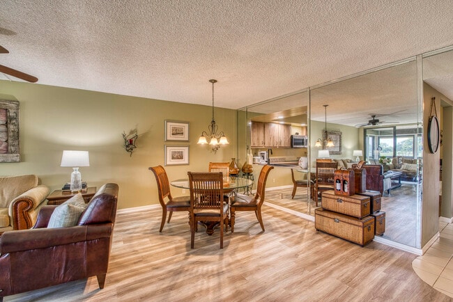 Building Photo - 11186 Green Lake Dr