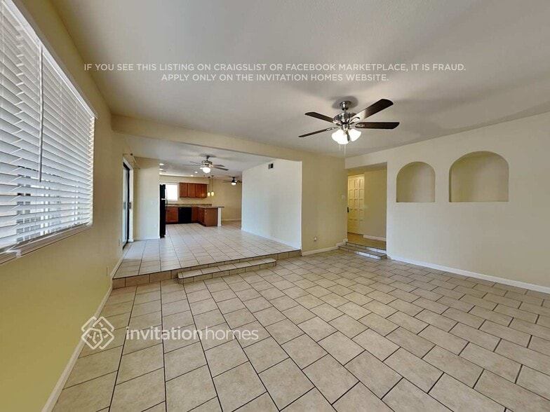 Building Photo - 2911 W Laurel Ln