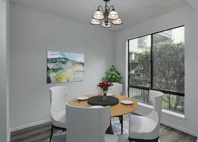 Building Photo - Best Value in Walnut Creek 1/1 - Pool, Hot Tub, Gym, et.