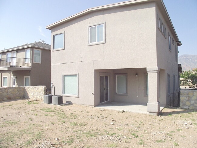 Building Photo - Sandstone Ranch Estates 4Bed/2.5bath Refrig A/C!