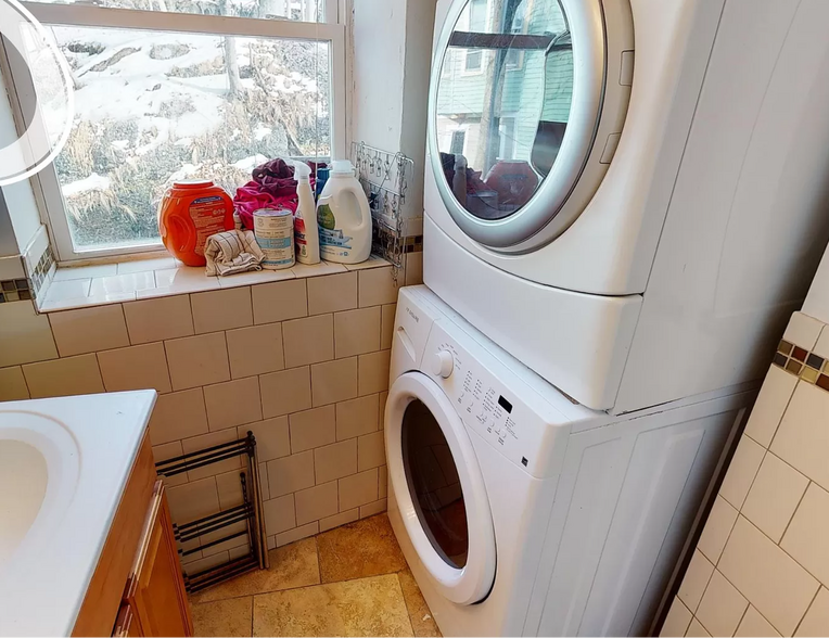 Building Photo - 145 Marcella St