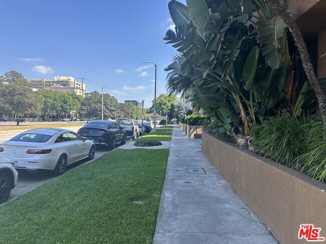 Building Photo - 8614 Burton Wy