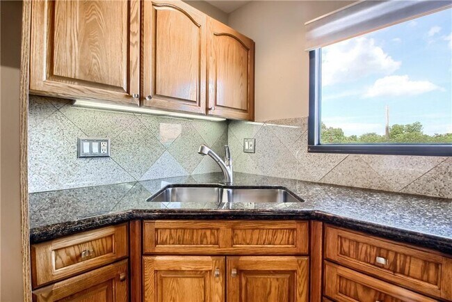 Building Photo - 40 N Interstate Hwy 35