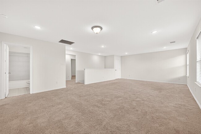 Building Photo - 8114 Royal Palm Ct