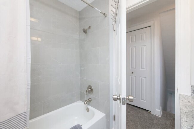 Building Photo - 3544 Tuttle Ave