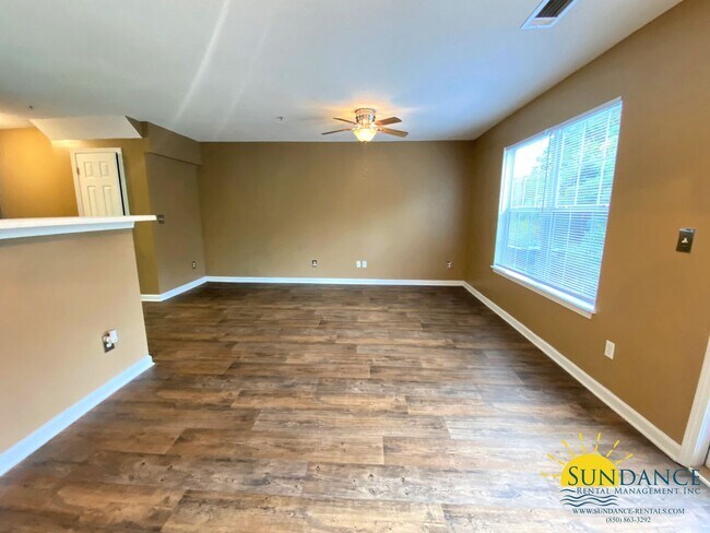 Building Photo - Beautiful 3 Bedroom Townhouse in Crestview!