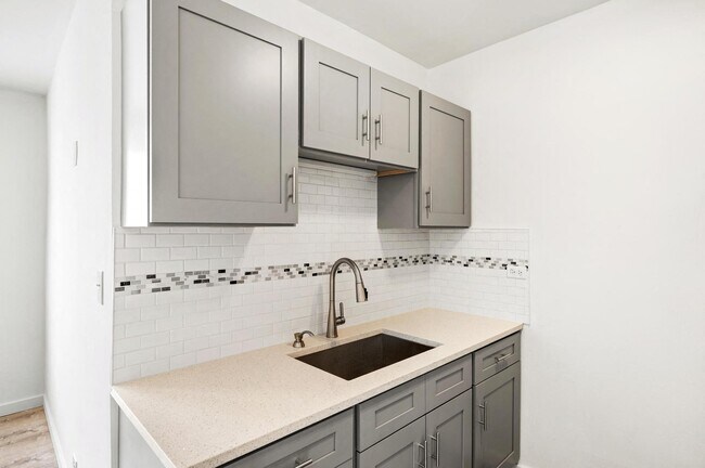 Building Photo - 5726 N. Winthrop