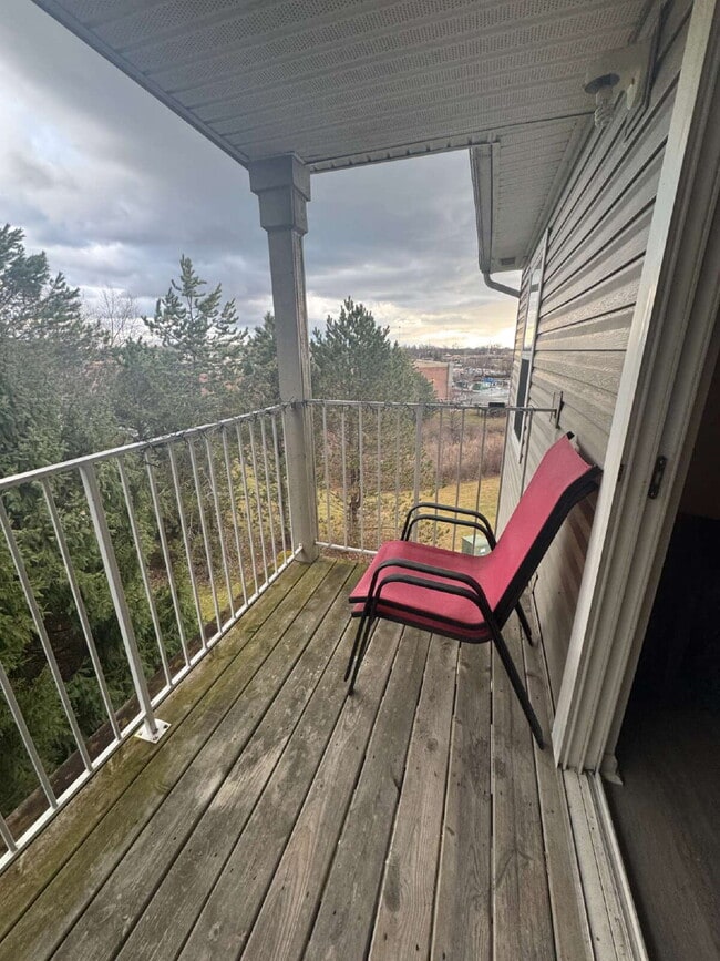 Building Photo - Fenton Fully-Furnished 2-Bedroom Apartment Available!