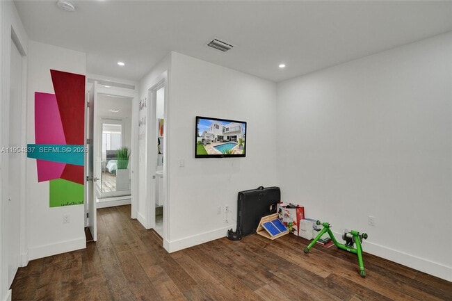 Building Photo - 9995 NW 75th St