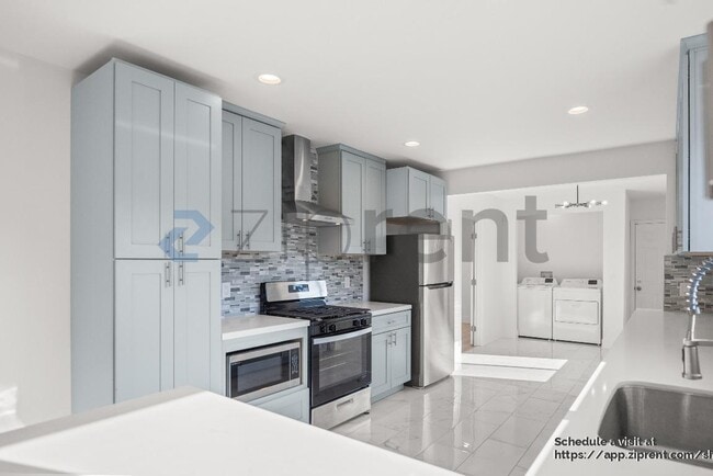 Building Photo - 2906 Adeline St