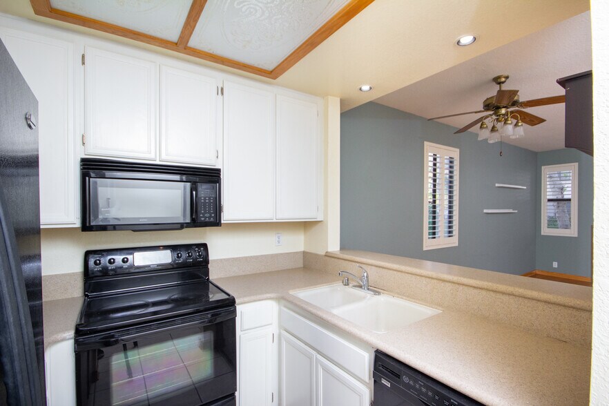 Building Photo - 2218 River Run Dr