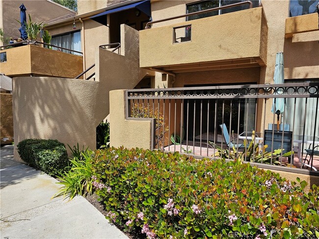Building Photo - 25671 Le Parc Unit 9
