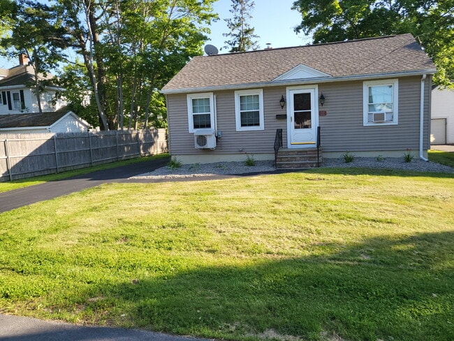 Building Photo - Fully Furnished Fairfax Street Home with O...