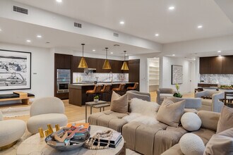 Building Photo - Residences at 6G