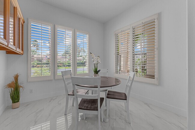 Building Photo - 44397 Mesquite Dr