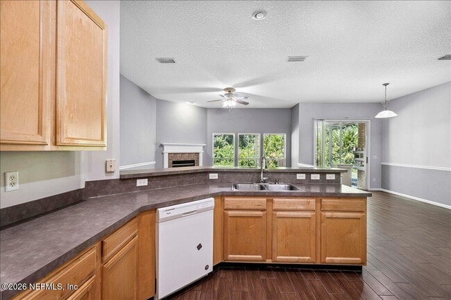 Building Photo - 8871 Canopy Oaks Dr