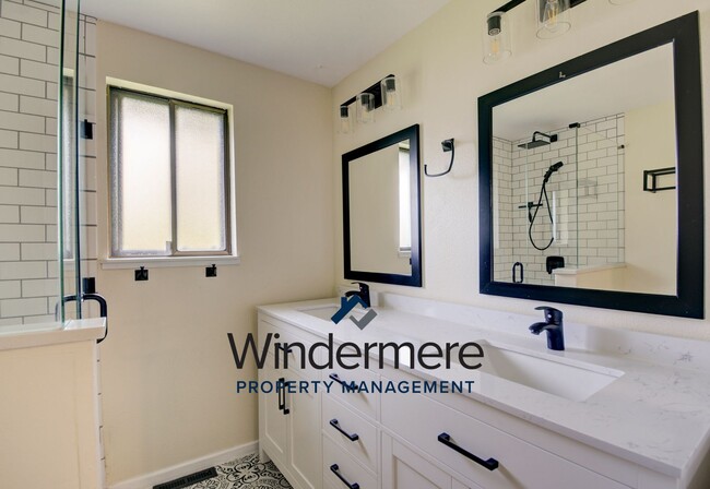 Building Photo - 3-bedroom, 2.5-bathroom With Private Beach Access