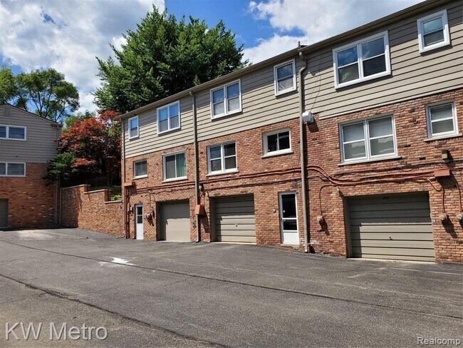 Building Photo - 553 N Old Woodward Ave