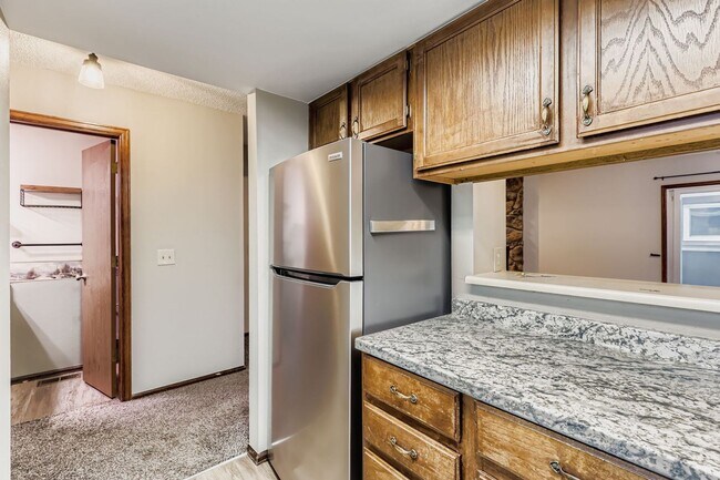 Building Photo - Wonderful 2BD/2.5BA Condo in Excellent Loc...