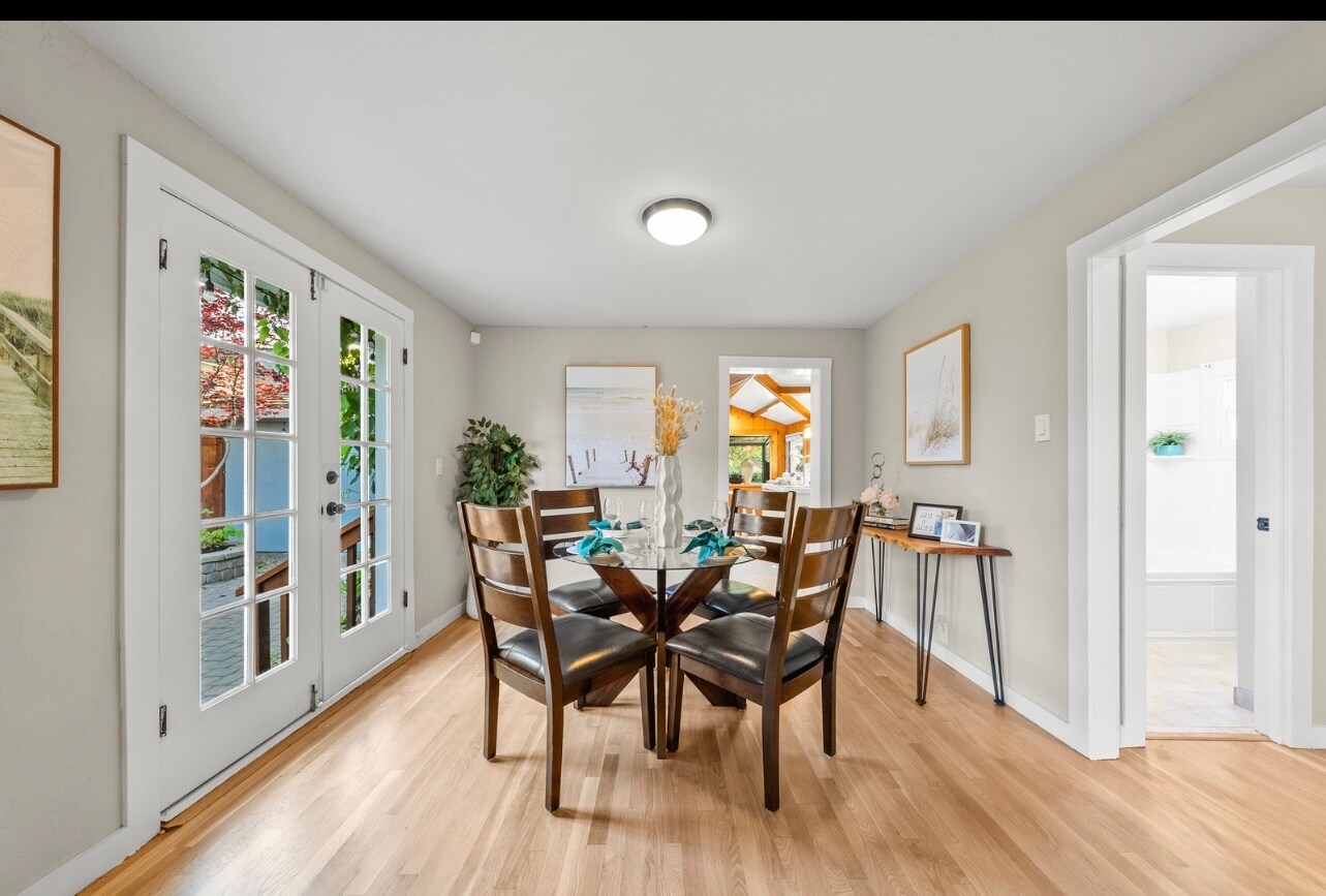 Building Photo - 713 Lighthouse Ave