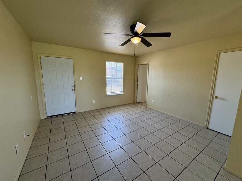Building Photo - 5702 Greengate Dr