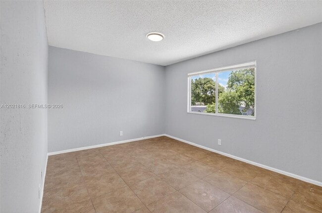 Building Photo - 2201 Catherine Dr