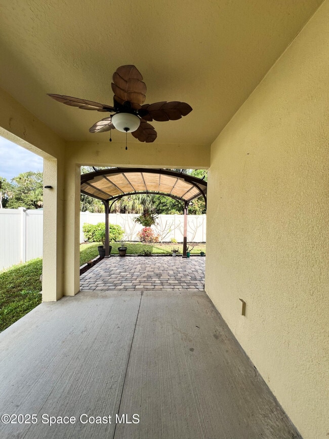 Building Photo - 590 Sorrento Dr