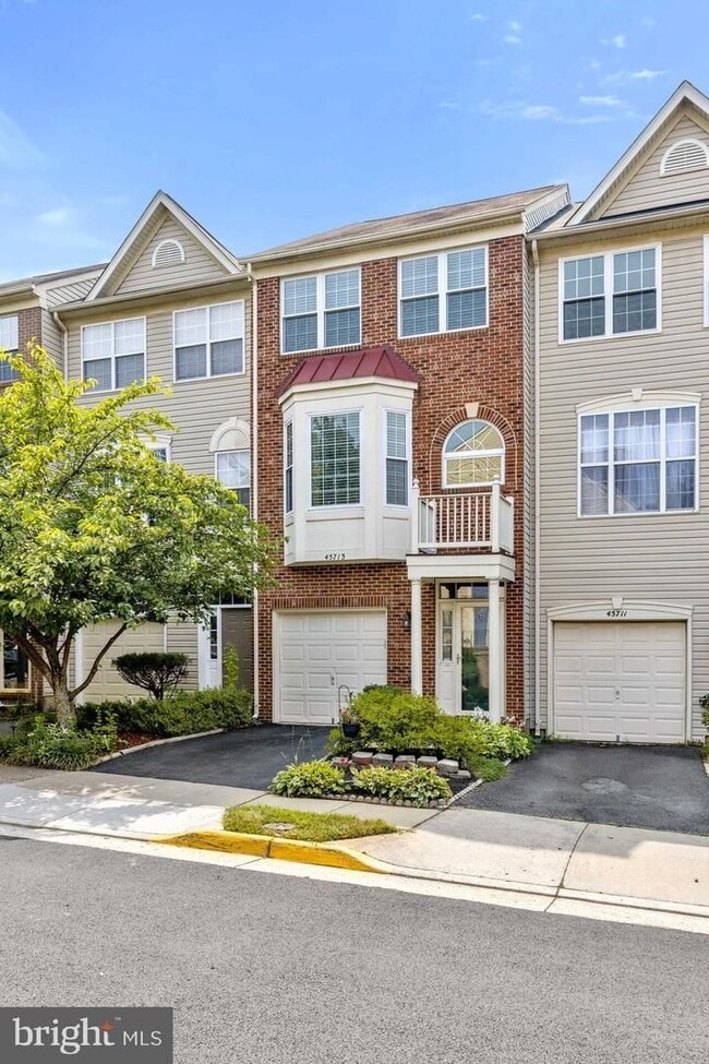 Building Photo - Well-Located 3BR, 2-Full, and 2-Half Bath Townhouse w/ One-Car Garage in Sterling, VA