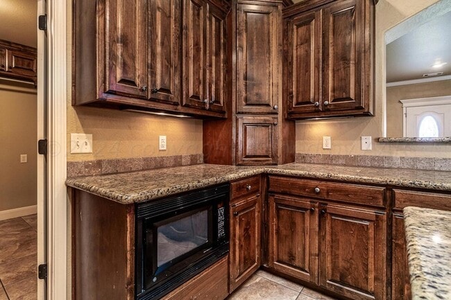 Building Photo - 8003 Manor Haven Ct