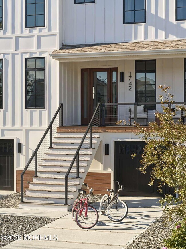 Building Photo - 1742 Bay Blvd