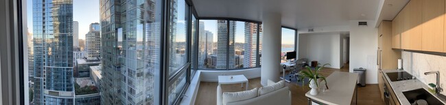 Building Photo - Bright and Modern World-Class Condo