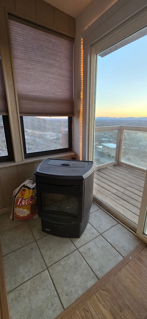 Building Photo - Unique location, breathtaking views, wonde...