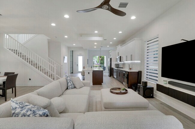 Building Photo - 5029 Grandiflora Rd