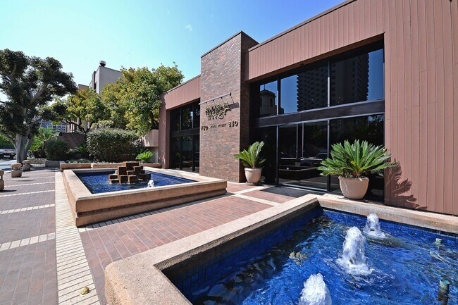 Building Photo - Marina District 2 Bedroom at Marina Park! ...