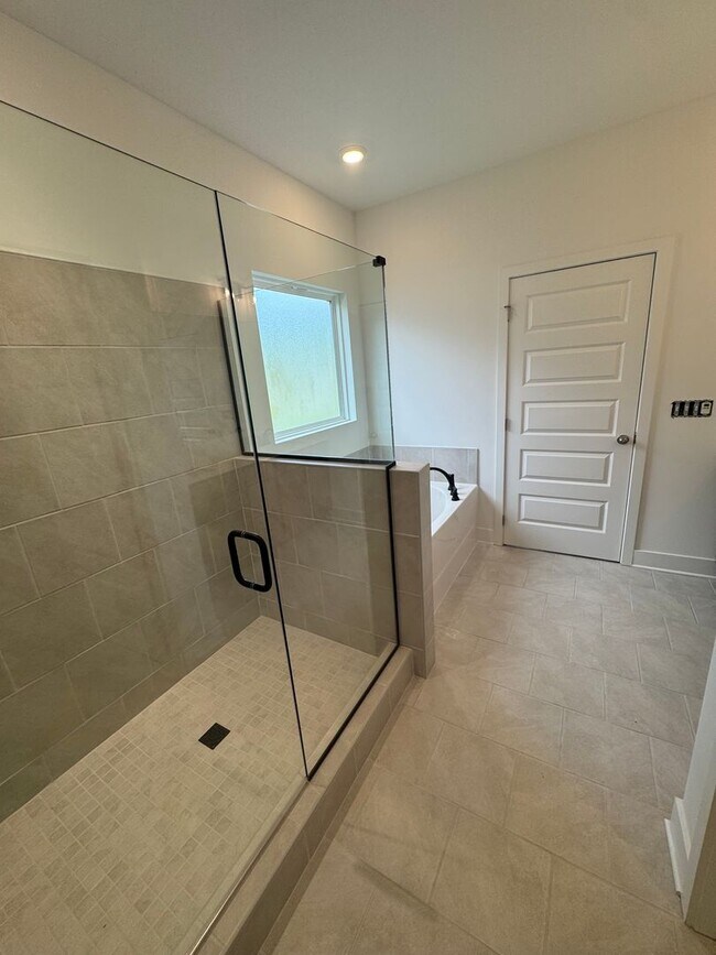 Building Photo - 8605 Overhill Ct