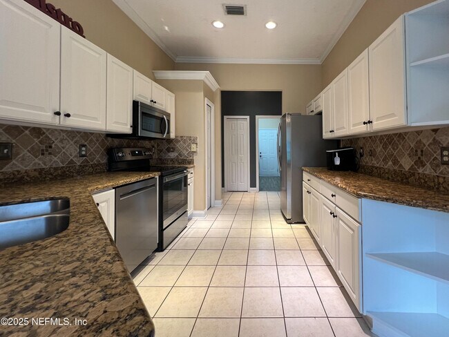 Building Photo - 1704 Tall Tree Dr E