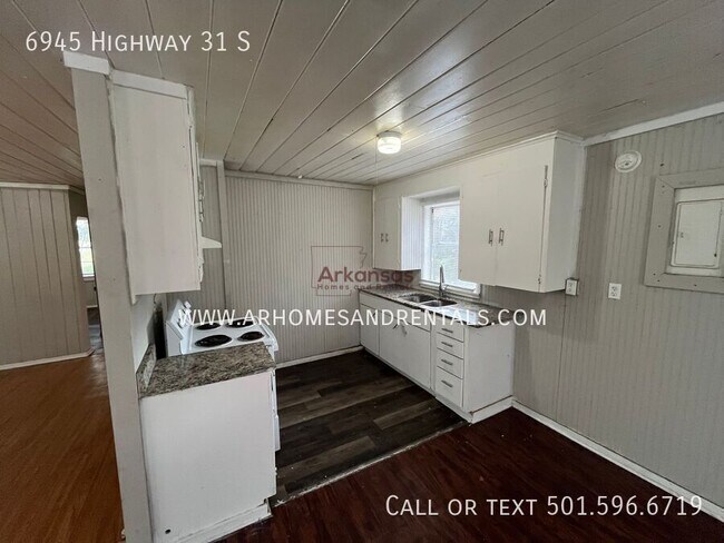 Building Photo - 6945 Highway 31 S