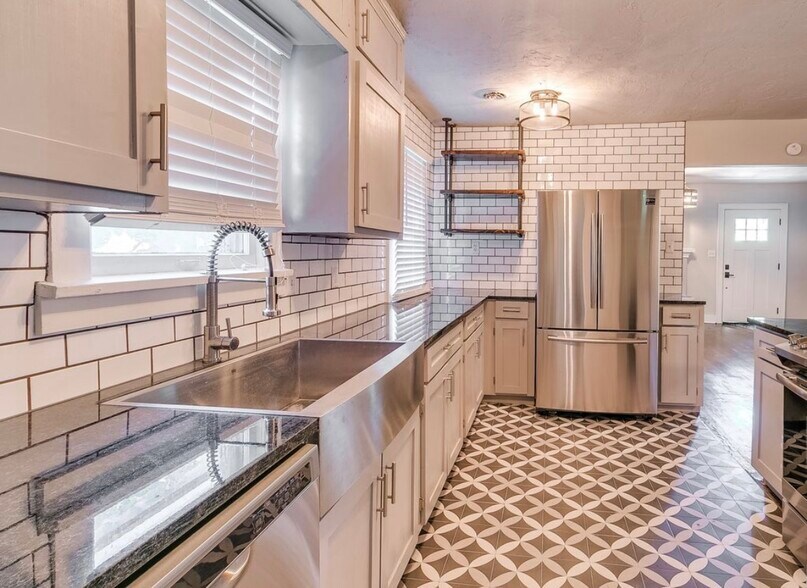 Building Photo - 1004 NW 32nd St