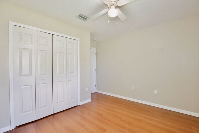 Building Photo - Beautiful 4/2 Pool Home with a Covered Pat...