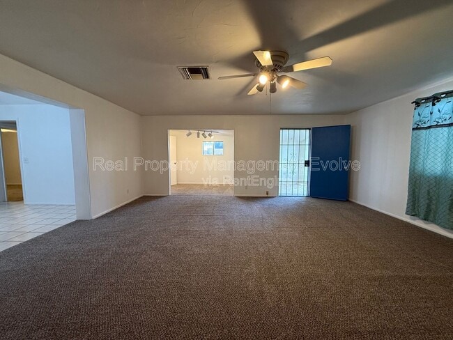 Building Photo - 2332 W Diana Ave