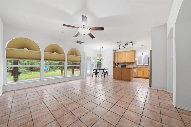 Building Photo - 5801 Marchmont Ln