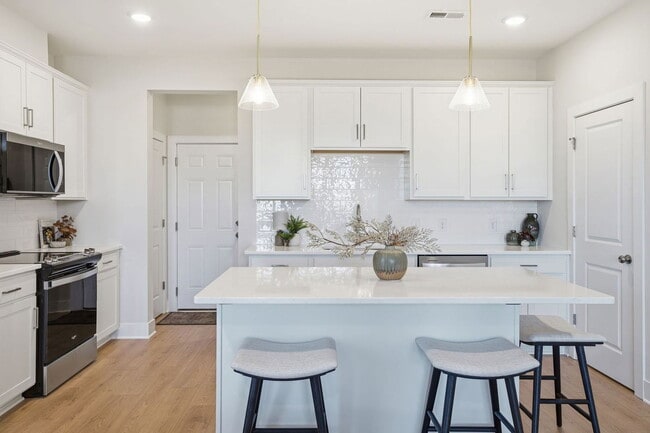 Building Photo - 6915 Cosby Vlg Ter