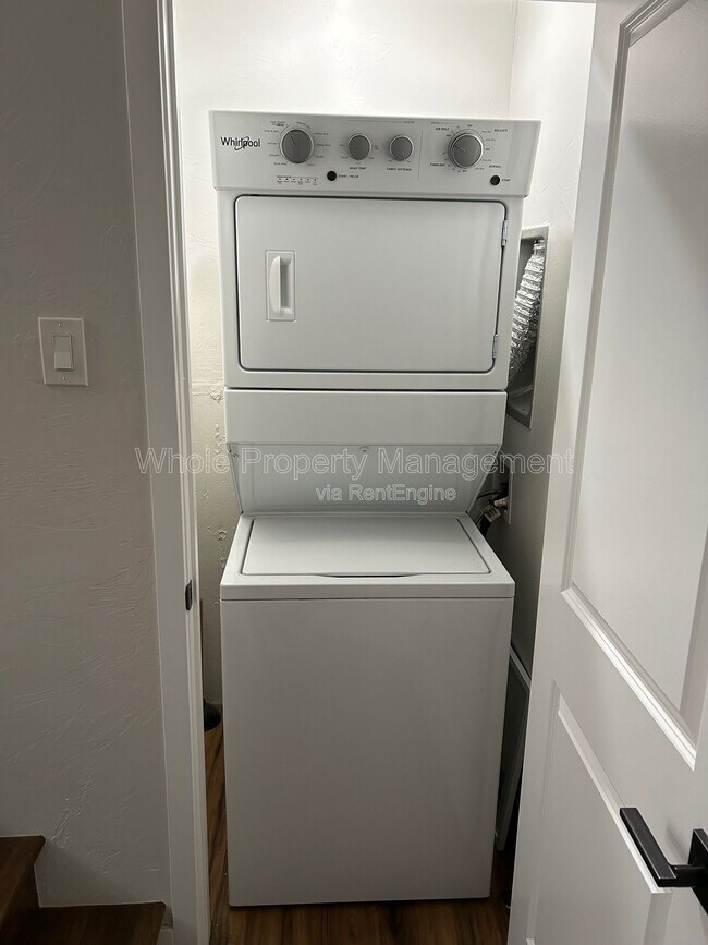 Building Photo - 3303 Navajo St