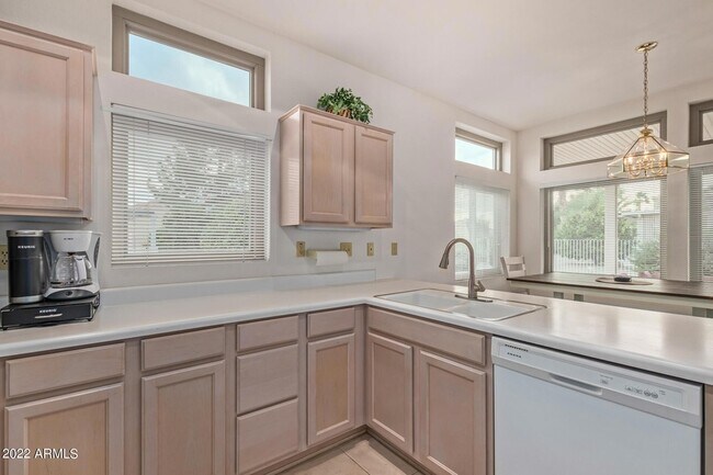 Building Photo - 14113 W Robertson Dr