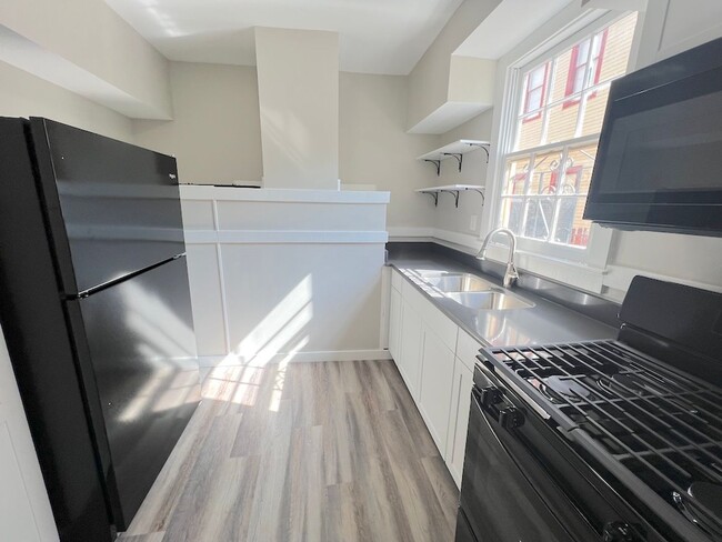 Building Photo - 3 BED | 2 BATH | VICTORIAN DISTRICT