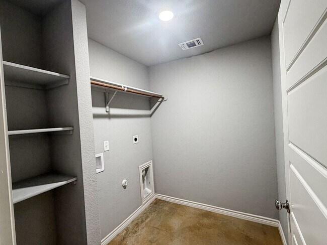Building Photo - 1459 Dryden Ave