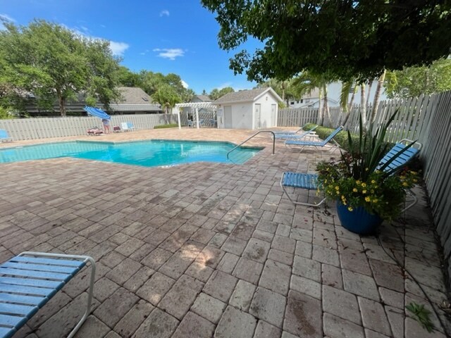 Building Photo - 823 Meadowland Dr