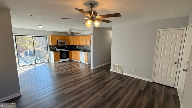 Building Photo - 110 Central Lake Dr