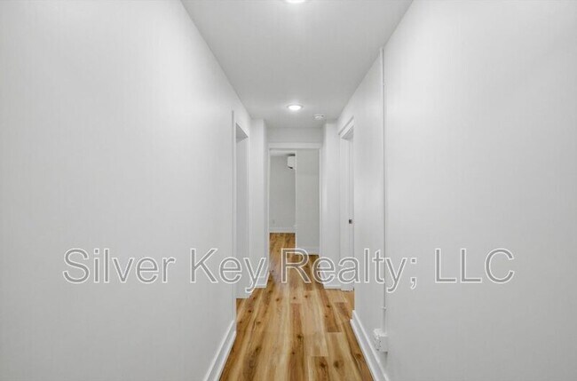 Building Photo - 2113 W Madison Ave