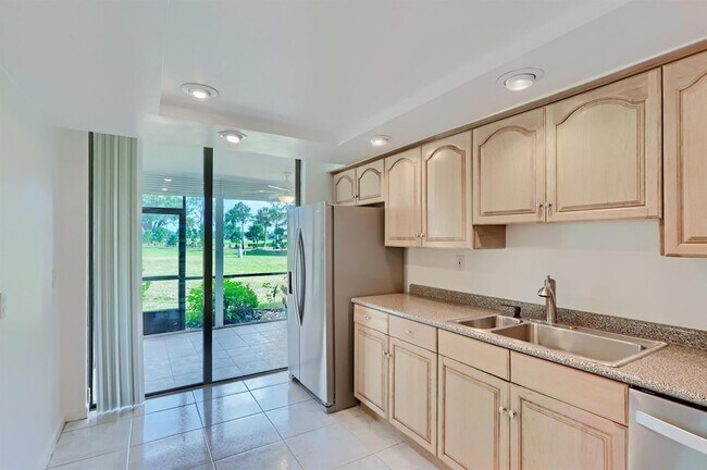 Building Photo - 5390 Woodland Lakes Dr